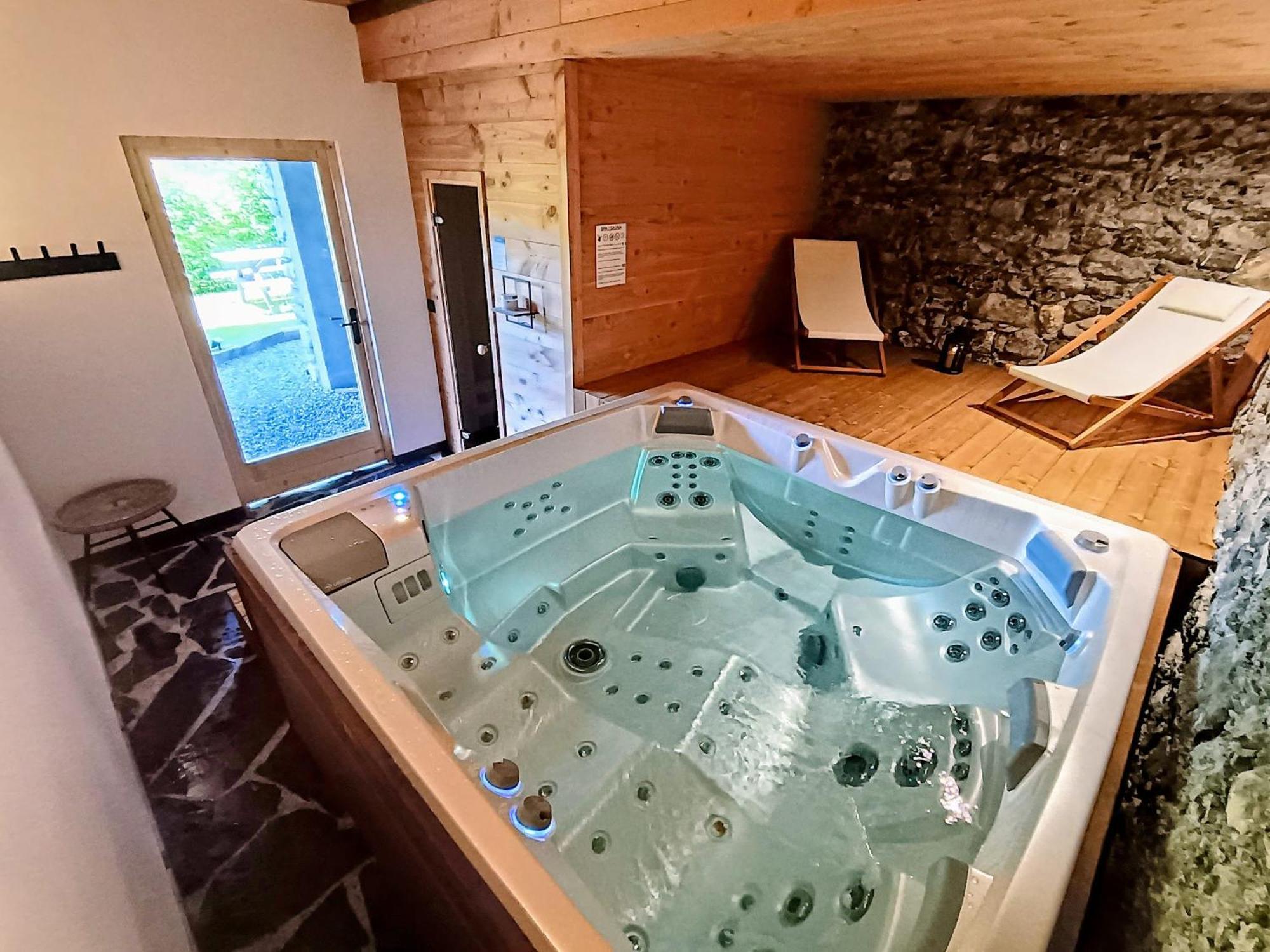 Chez Lucienne, Jacuzzi Et Sauna 사모엥 외부 사진